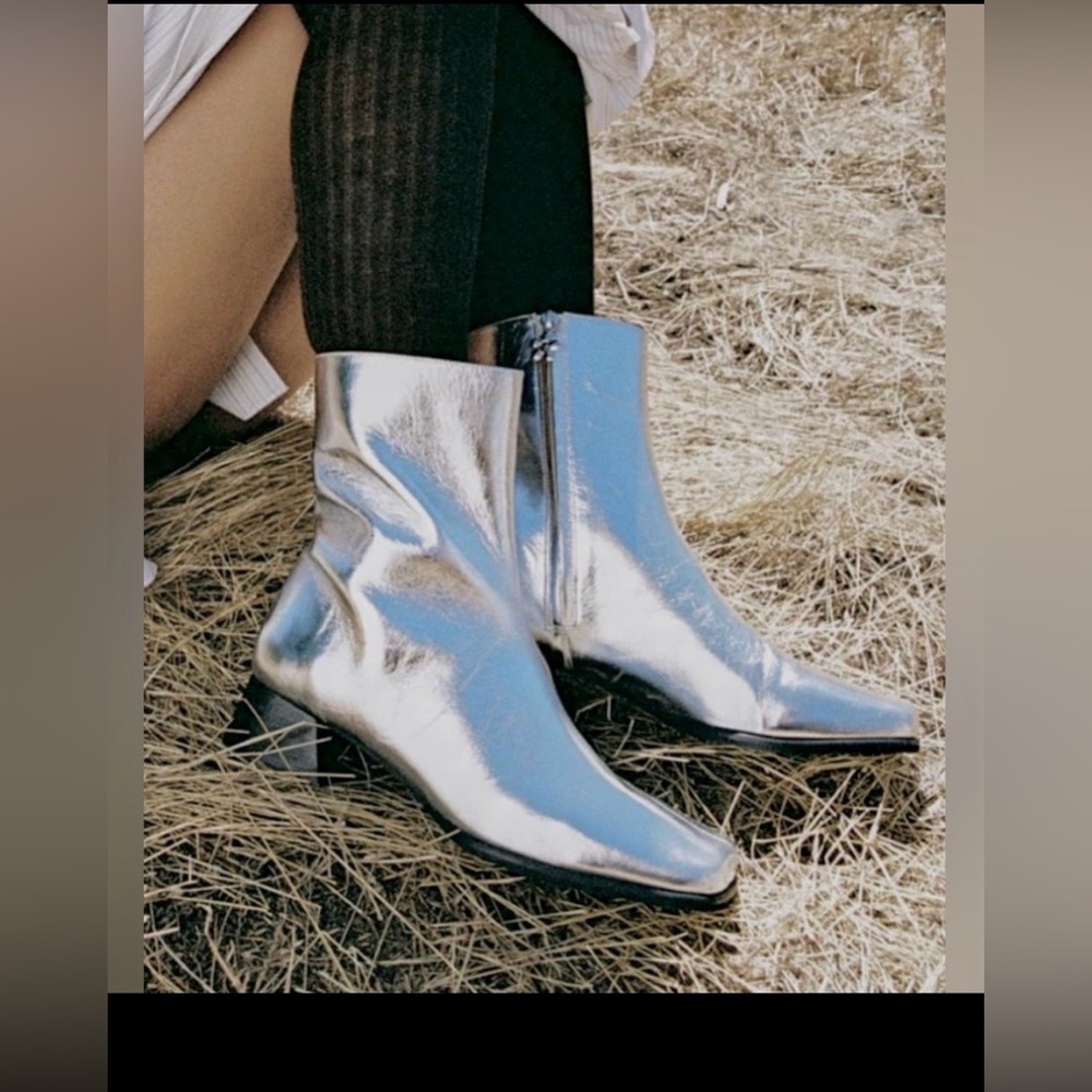Lisa Says Gah Quincy Metallic Leather Ankle Boots Side Zipper in Silver Size 6
